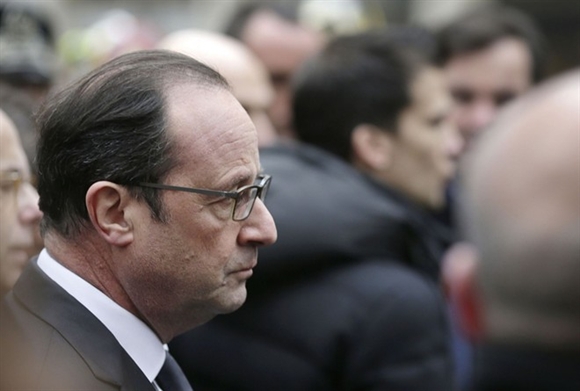 Tổng thống Francois Hollande đã tới hiện trường và dự kiến tổ chức một cuộc họp nội các khẩn cấp.