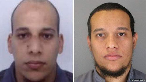 Cherif Kouachi (trái) 32 tuổi và anh trai Said, 34 tuổi. Ảnh:BBC/French Police.