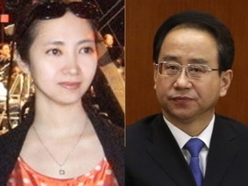 La Phương Hoa (trái) em dâu Lệnh Kế Hoạch (phải). Ảnh: Shanghai Daily/ Reuters