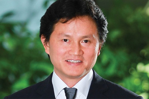 Ông Nguyễn Văn Tuân là Phó tổng giám đốc phụ trách mảng ngân hàng bán lẻ, được Vietcombank điều động sang giúp ổn định tình hình VNCB khi cựu lãnh đạo của ngân hàng này bị bắt.