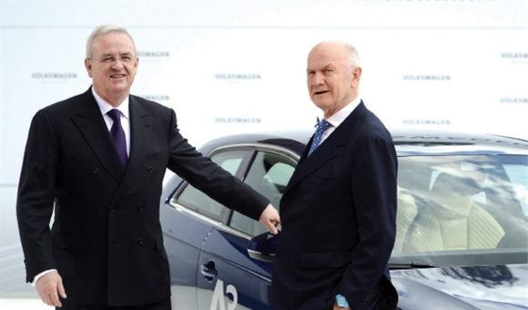 Martin Winterkorn, Tổng Giám đốc VW (trái) và Ferdinand Piech, Chủ tịch VW.