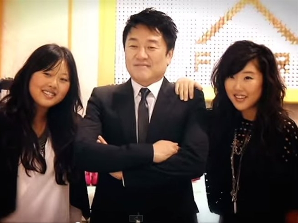 Do Won Chang cùng 2 con gái.