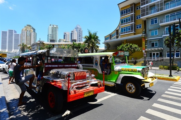 Jeepney Philippines: Nghe thuat tren banh xe