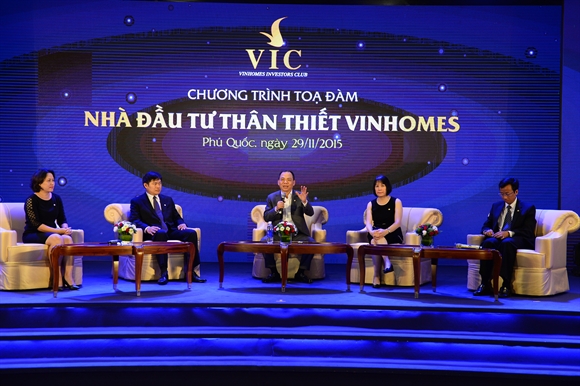 Lanh dao Tap doan Vingroup doi thoai truc tiep voi nha dau tu bat dong san Vinhomes