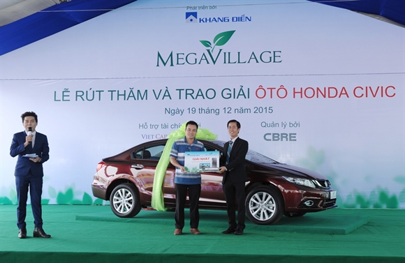 Khang Dien to chuc le boc tham trung xe Honda Civic cho khach hang mua nha tai Mega Village