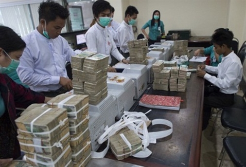 Nguoi Myanmar bat dau thay vi tien bang dien thoai di dong