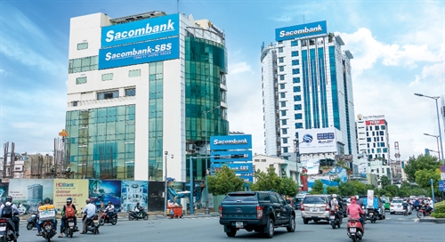 Duong Cong Minh tim kiem gi o Sacombank?