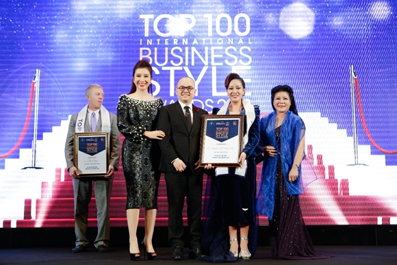 TGD Star Beach va Thai Duong Real nhan giai thuong top 100 phong cach doanh nhan quoc te 2018