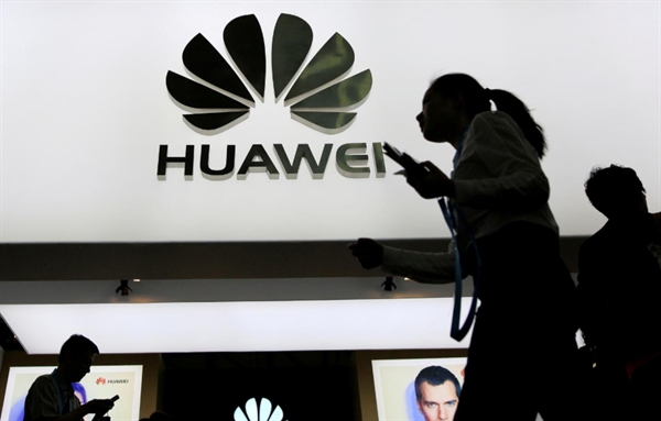 Facebook lại bồi thêm một đòn vào Huawei Facebook lai boi them mot don vao Huawei