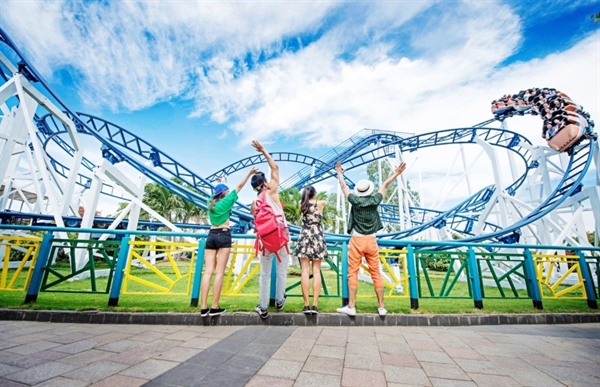 Nguoi dan mien Trung, Tay Nam Bo tan huong uu dai chua tung co tu Vinpearl Land & Safari