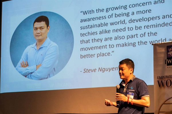 Ông Nguyễn Đức Phương Nam - Giám đốc điều hành WOWTRACE phát biểu tại sự kiện Growing Local Industry Through Sustainable Fashion