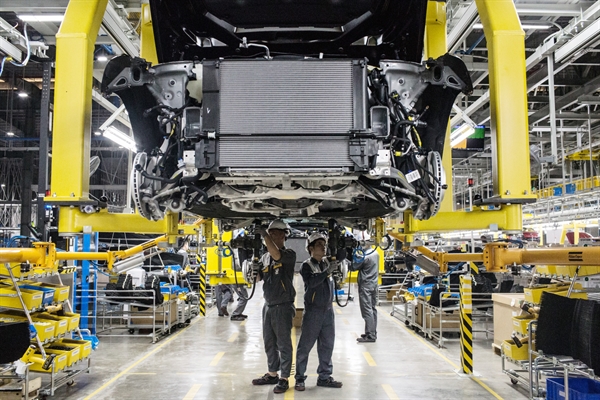 Workers assemble parts at the VinFast factory in Haiphong, Vietnam on Dec. 4. Photo: Bloomberg