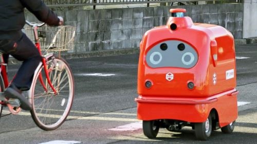 Robot giao hàng có tên CarriRo Deli của ZMP. Ảnh: AFP