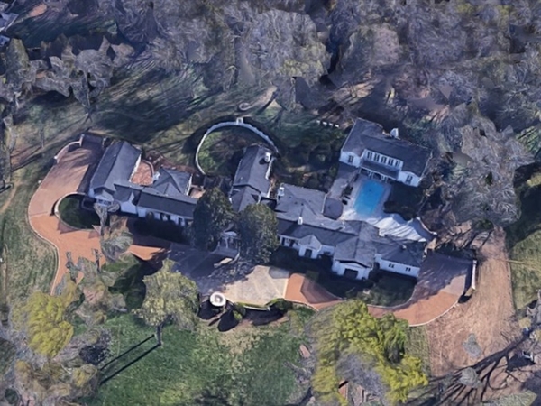 Căn nhà cổ theo phong cách Phục Hưng có giá 2,5 triệu USD của Taylor Swift