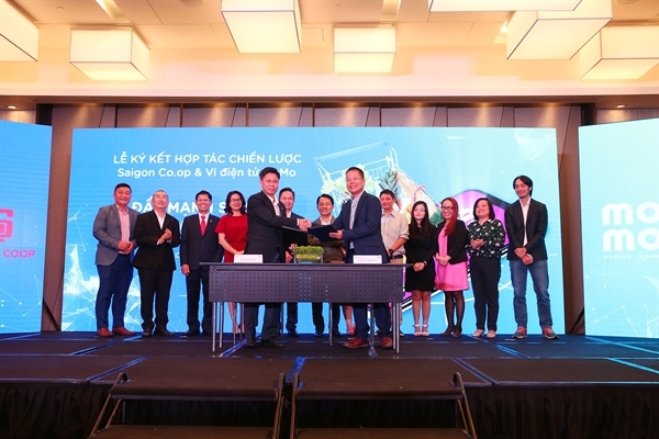 Leaders from Saigon Co.op and MoMo signed a strategic cooperation on Dec. 17 in Ho Chi Minh City. Photo courtesy of MoMo 