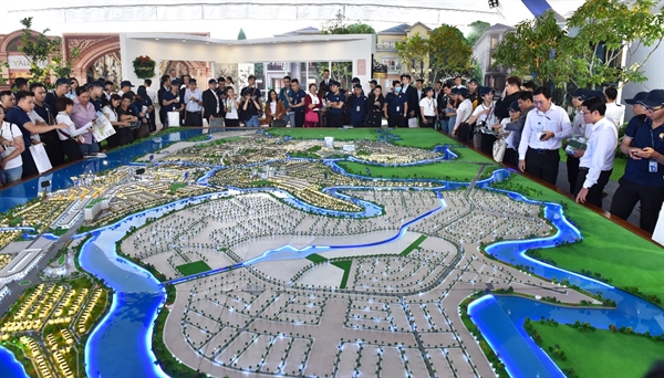 Hàng ngàn khách hàng tham quan và tìm hiểu không gian sống xanh tại Aqua City trong khuôn khổ triển lãm Novaland Expo 2019.
