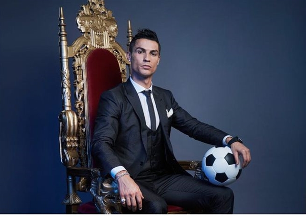 Cristiano Ronaldo kiem va tieu tien nhu the nao?