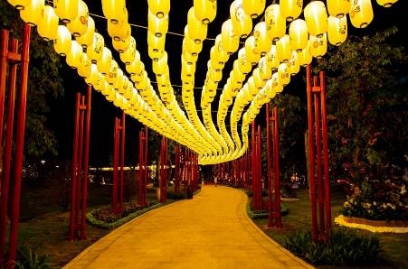 2000 chiếc đèn lồng trải dài thắp sáng cả khuôn viên Vinhomes Grand Park về đêm
