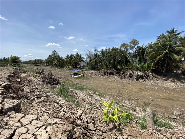 China releases water from its hydropower dams on the Mekong River, but it does not reach the Mekong Delta in Vietnam. Photo: Huu Chi.