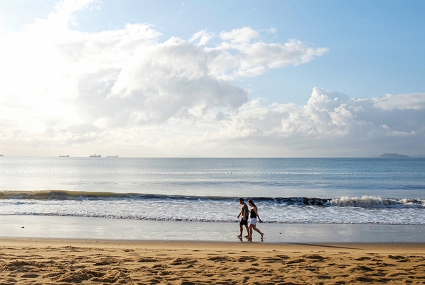 A couple walk on a Quy Nhon beach in Binh Dinh Province, April 2020. Photo acquired by VnExpress.