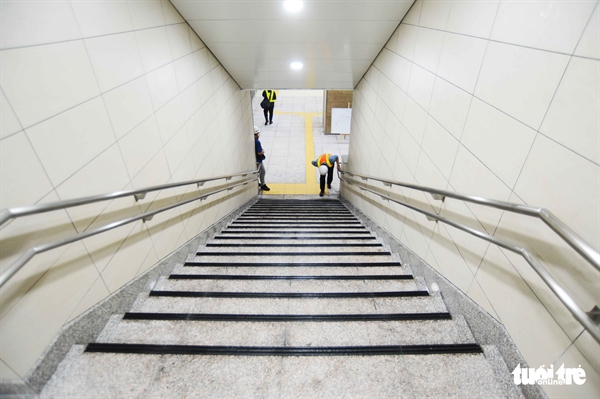 A staircase leads to Floor B3 of the Municipal Theater Terminal of Ho Chi Minh City’s metro line No. 1 project in District 1. Photo: Quang Dinh / Tuoi Tre