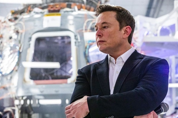 Elon Musk thách thức chính quyền California