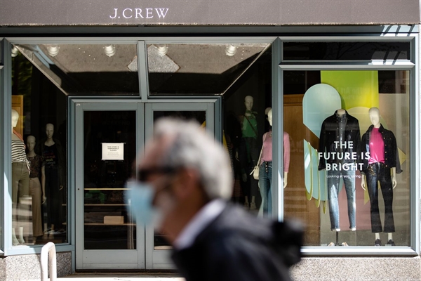 J. Crew đã là một thương hiệu thời trang đáng thèm muốn trước khi nó rơi vào tình trạng sụt giảm doanh số nhiều năm và sau đó được thực hiện bằng cách đóng cửa hàng do đại dịch coronavirus gây ra. ẢNH: MATT ROURKE / ASSOCIATED PRESS