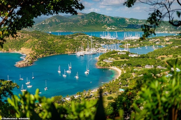 Cảng English và nhà máy đóng tàu Nelson's Dockyard nằm trên hòn đảo thiên đường Antigua và Barbuda.