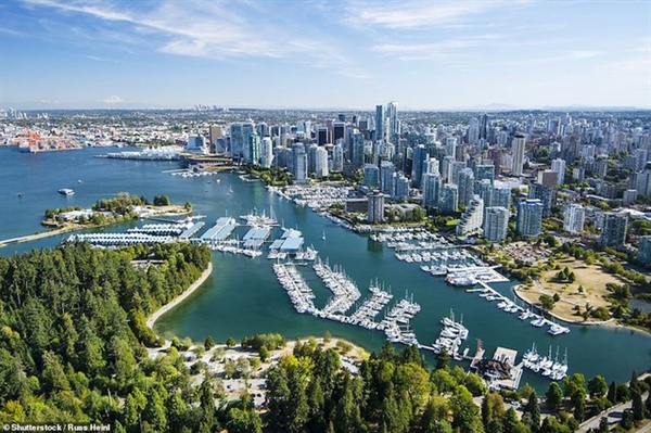 cảng biển nổi tiếng Vancouver của Canada. Đẹp nhất là khi đi dạo quanh đây bằng thủy phi cơ.