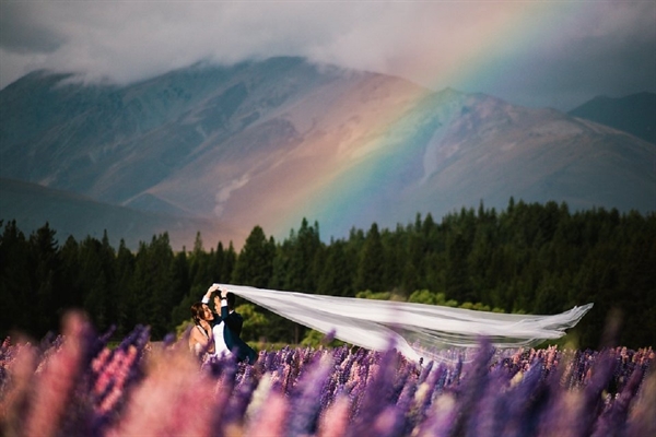 Đám cưới cầu vồng là bức ảnh do tác giả Federico (@fedepagola) chụp tại khu vực hồ Tekapo, New Zealand. 