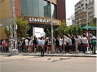 Starbucks chưa thể hạ gục cà phê Việt, vì sao?