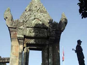 Campuchia đề nghị Indonesia hối thúc Thái Lan rút quân