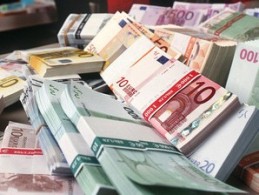 Euro lên gần cao nhất 1 tháng so với USD