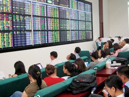 Cổ phiếu ngân hàng giao dịch đột biến, VN-Index tăng 1,4%