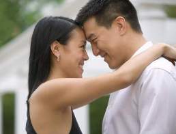 Người Mỹ trẻ gốc Á ngày càng có xu hướng kết hôn với người đồng chủng
