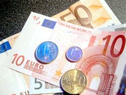 Euro giảm mạnh do lo ngại bất ổn chính trị tại châu Âu