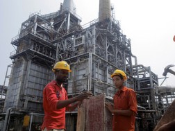 Ấn Độ giảm nhập khẩu dầu Iran trước sức ép của Mỹ
