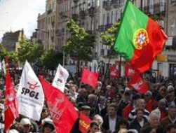 Bồ Đào Nha bỏ 4 ngày lễ để đối phó khủng hoảng nợ