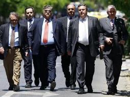 Hy Lạp triệu tập họp khẩn cấp lập chính phủ lâm thời