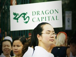 Dragon Capital: Giá trị tài sản ròng hai quỹ đầu tư cổ phiếu tăng thấp hơn VN-Index do MSN và VNM