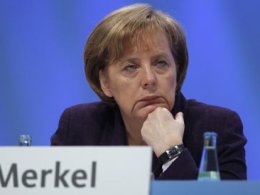 Bà Merkel đối mặt với sự cô lập của eurozone tại hội nghị G8