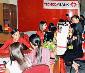 Techcombank phủ nhận vượt trần lãi suất