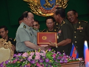 Trung Quốc hỗ trợ Campuchia 20 triệu USD để củng cố quốc phòng