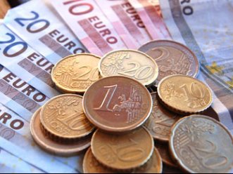 Euro lên cao nhất 2 tuần sau gói cứu trợ Tây Ban Nha