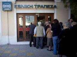 Người dân Hy Lạp ồ ạt rút tiền khỏi ngân hàng trước bầu cử