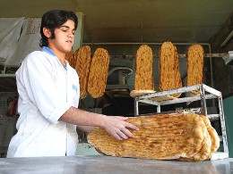 Người dân Iran tẩy chay sữa và bánh mỳ để phản đối lạm phát cao