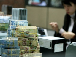 Vietcombank: Các ngân hàng vẫn đang nắm lượng lớn tiền gửi lãi suất cao
