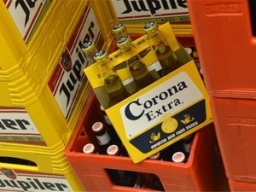 Bia AB InBev thâu tóm nhà sản xuất bia Corona