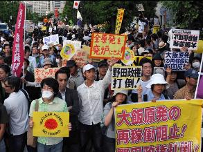 Người dân Nhật Bản biểu tình chống tái khởi động lò phản ứng hạt nhân