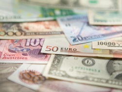 Dự trữ euro của các ngân hàng trung ương thấp nhất hơn 5 năm
